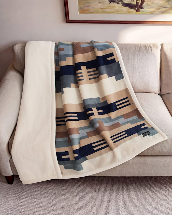 PLUSH REVERSIBLE THROW